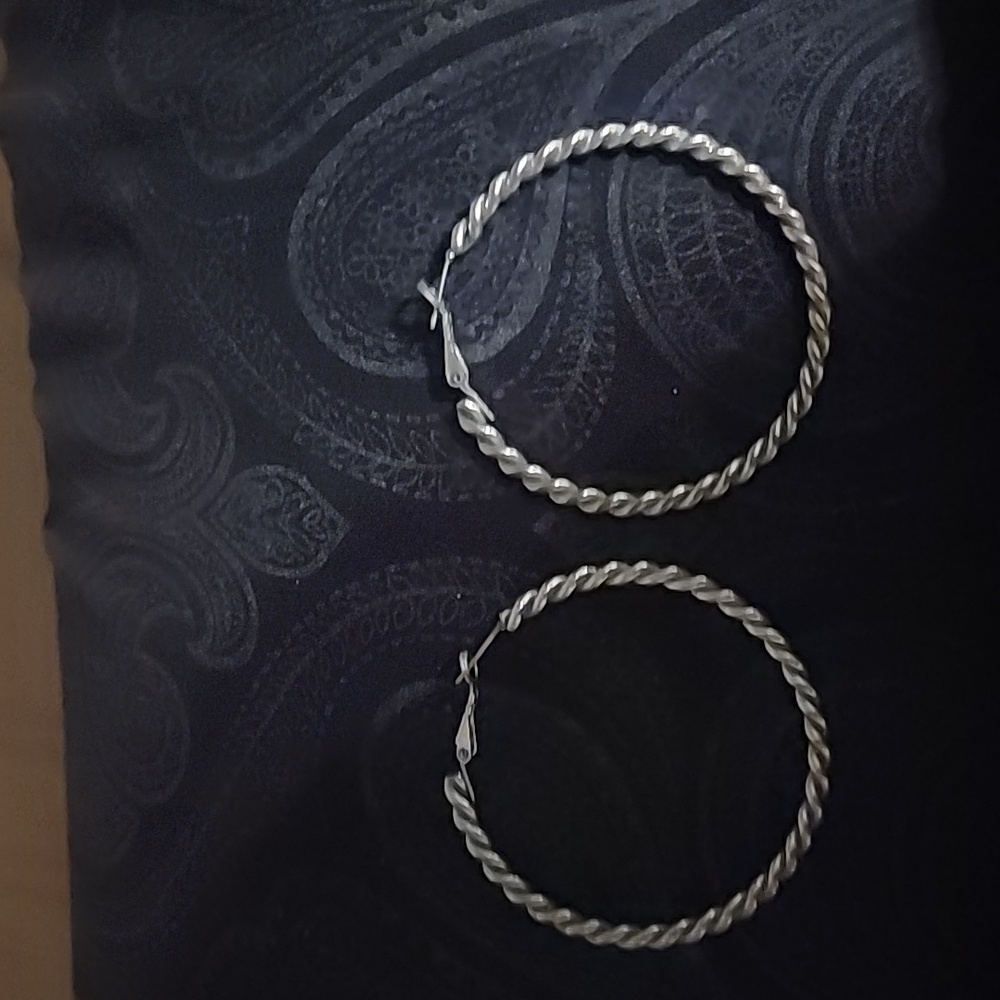 Loop earrings - Picture 4 of 7